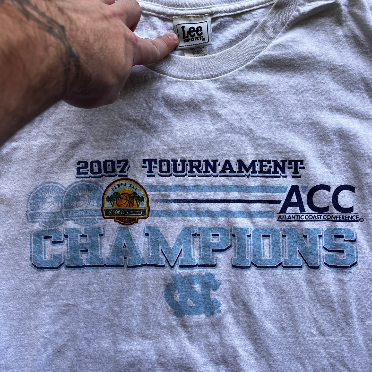 Vintage UNC Shirt -L